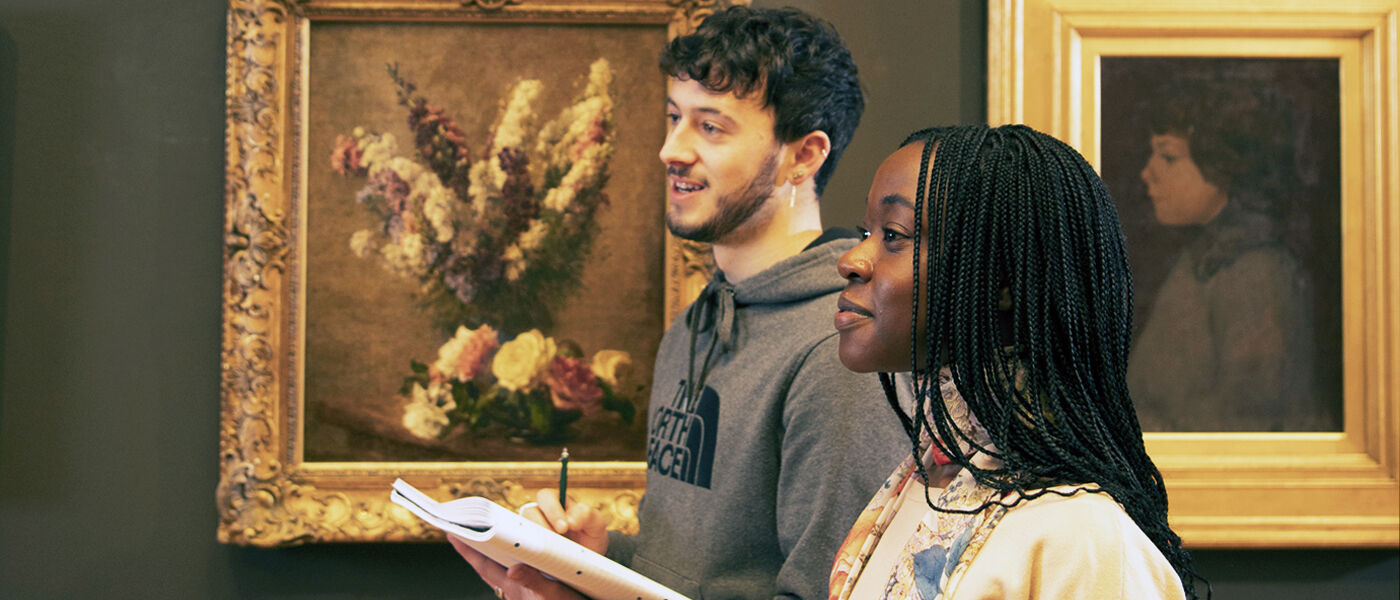 Students in the Hungarian Art Gallery