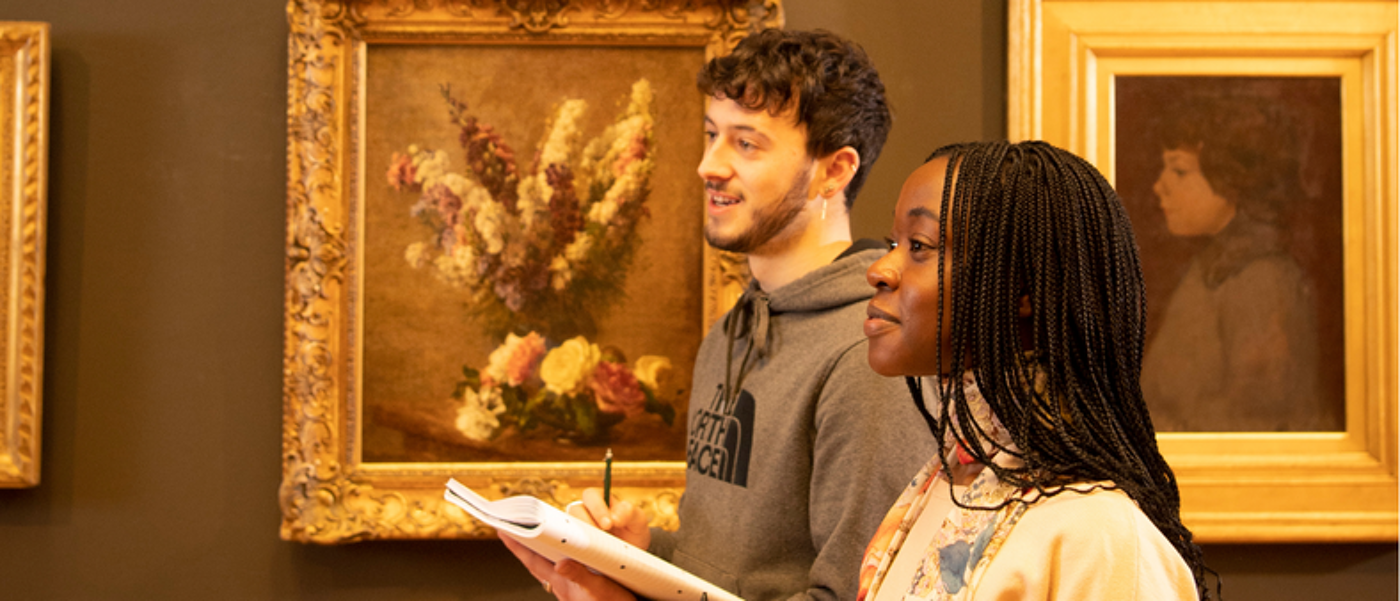 Students in the Hungarian Art Gallery