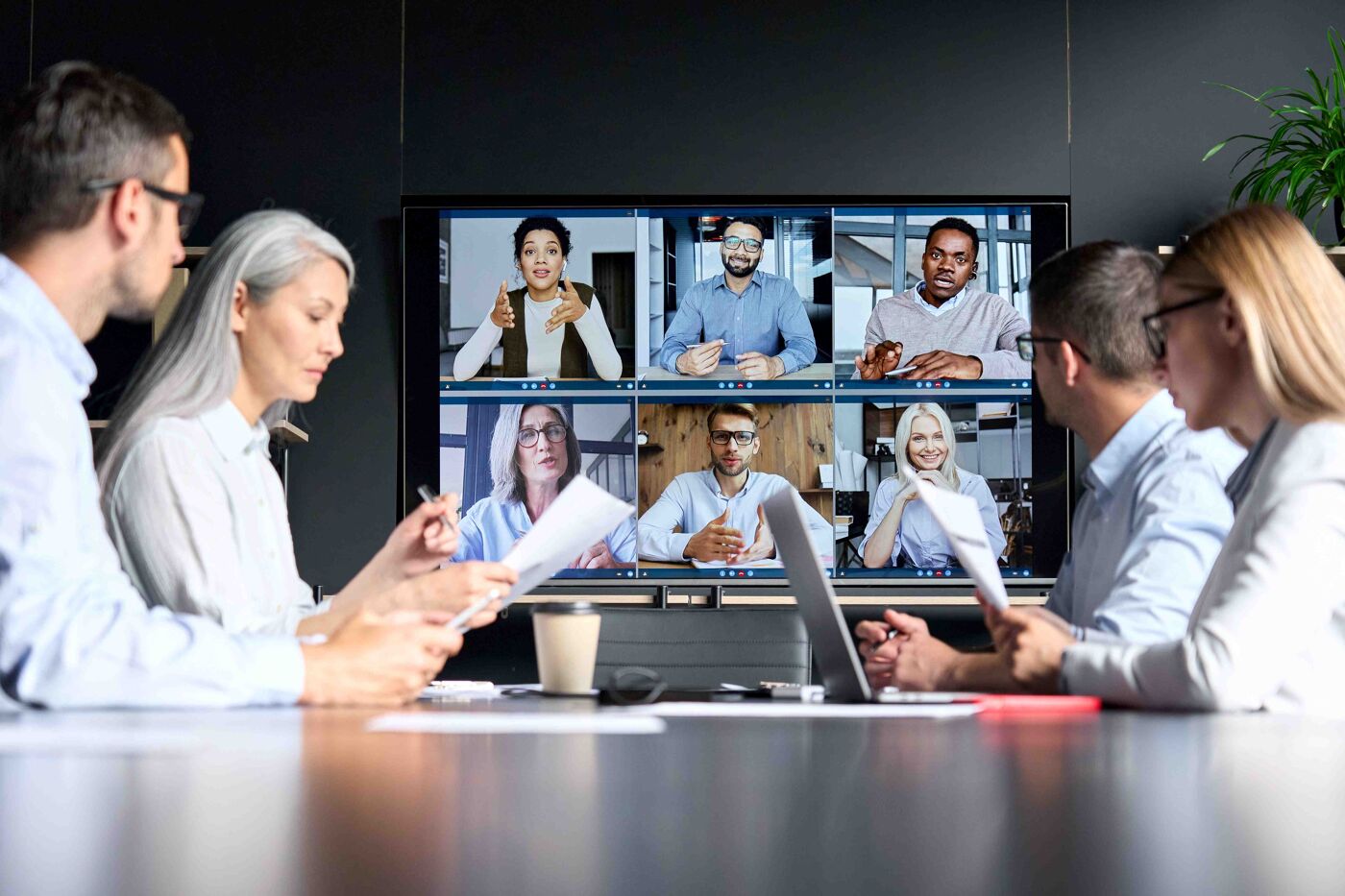 A hybrid meeting with live and virtual participants