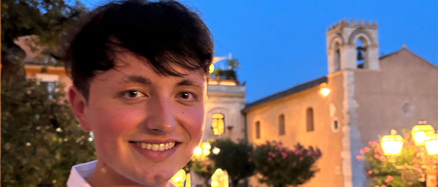 Unibuddy Daniel smiling at the camera