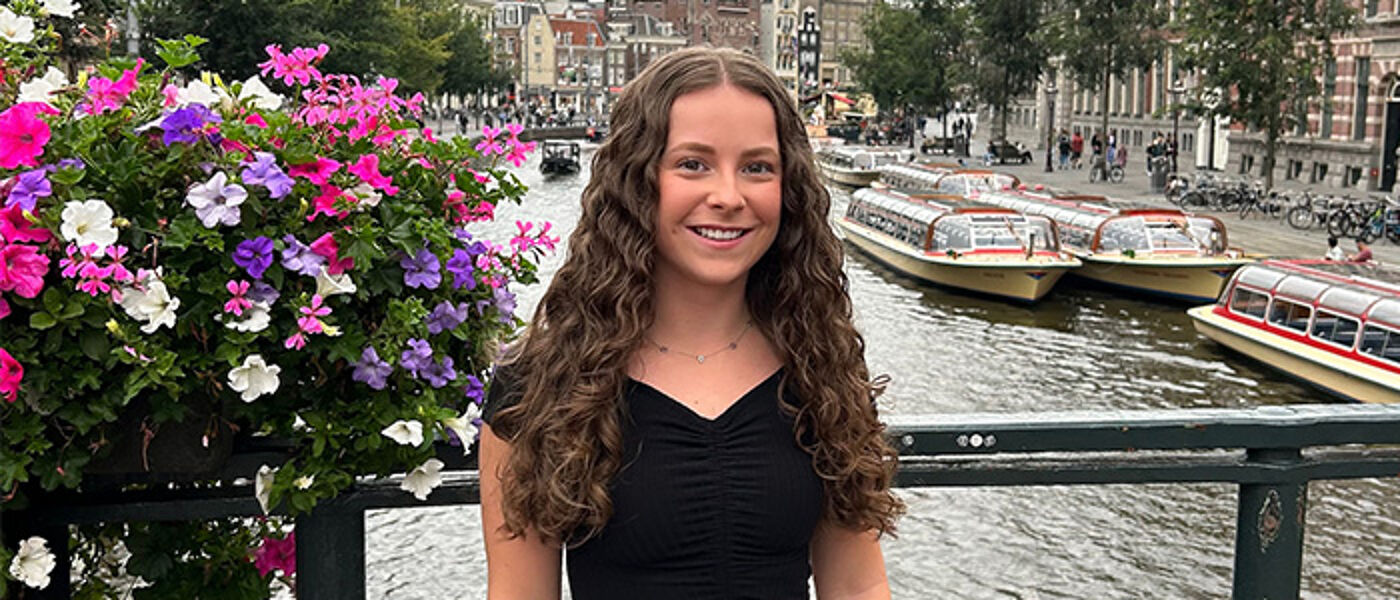 Unibuddy Kiera smiling at the camera