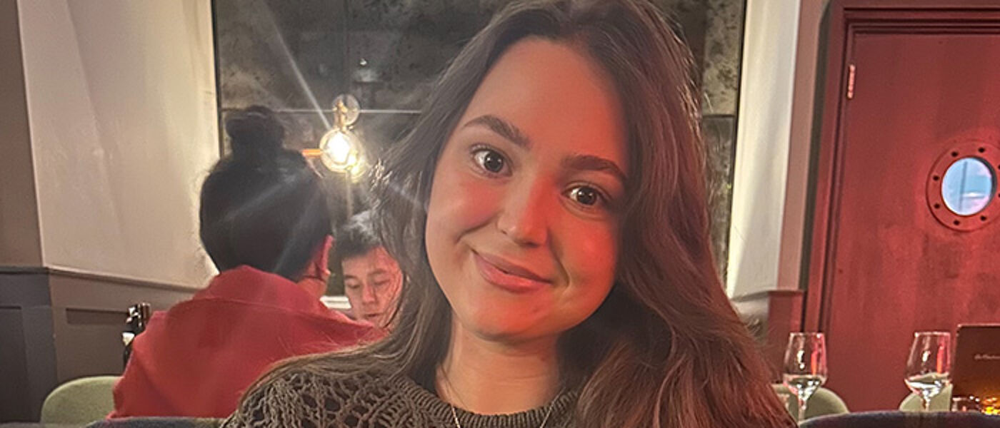 Unibuddy Ellie smiling at the camera