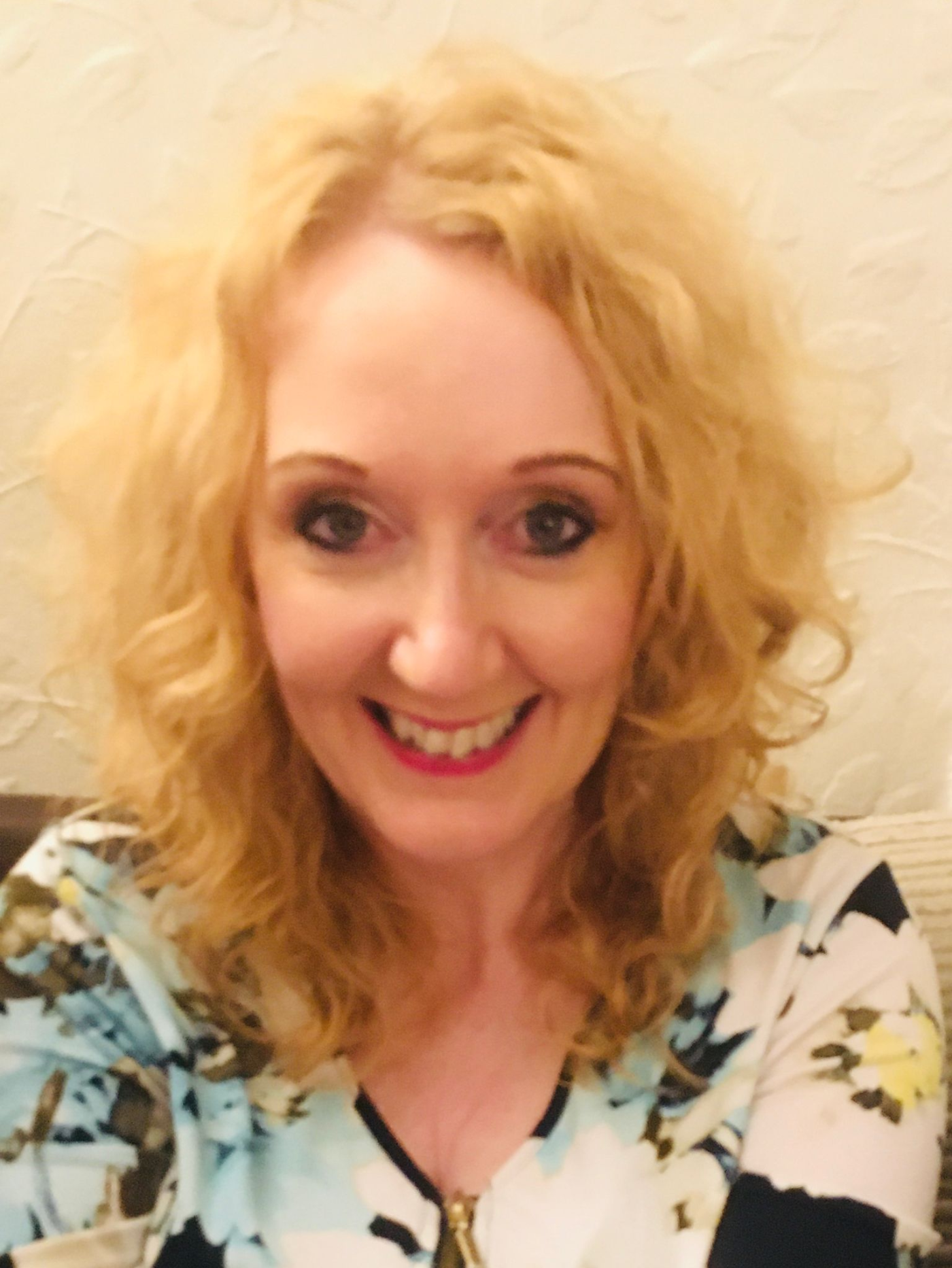 Julie Harvie Headshot