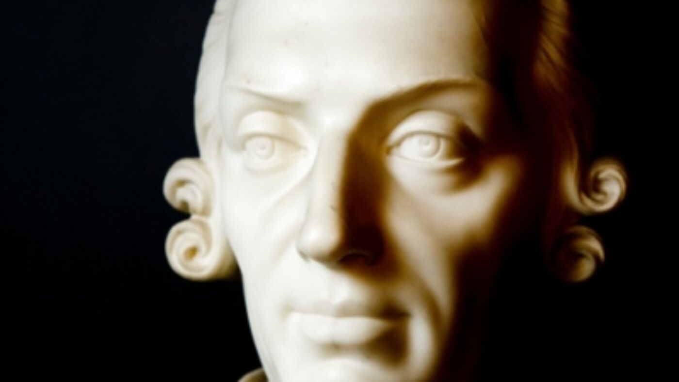 A picture of the Adam Smith statue