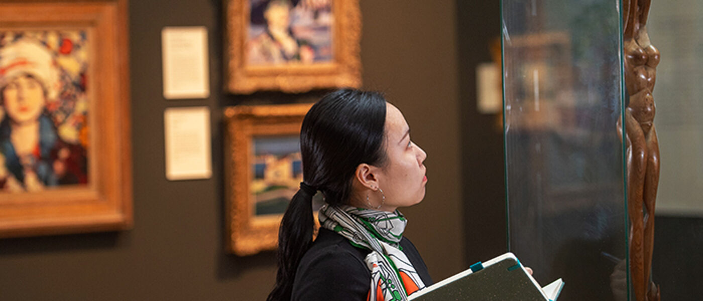 Student in the Huntarian Art Gallery