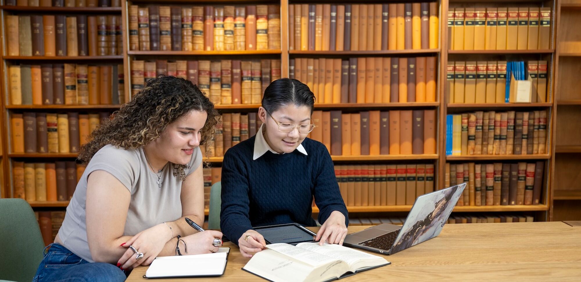 2 students studying in the law workshop