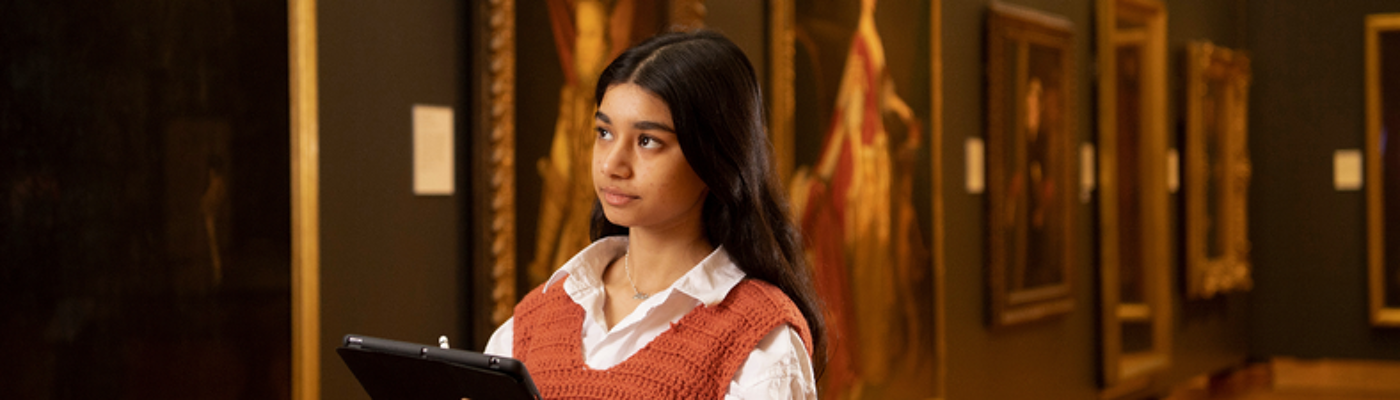 A student in our university Huntarian Art Gallery