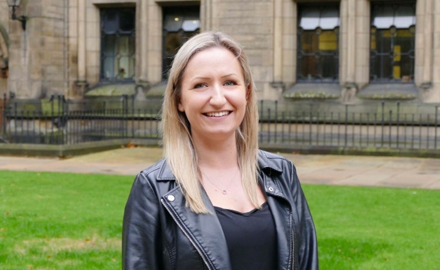 Profile photo of Sarah Jones in the quadrangle, University of Glasgow