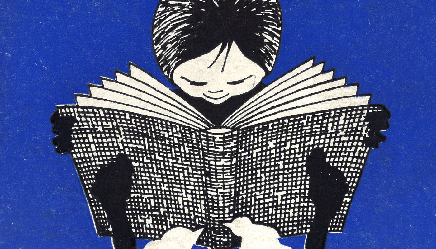 Item reference: DC 240/5/2/5. Image of close-up of a gender-ambiguous character in black and white reading an oversized book sitting down in a child-like way with a mischievous grin on a dark blue background. The image is a close-up from the cover of the Queen Margaret Union Yearbook for 1960/61 - reference number is DC 240/5/2/5. There are two small white birds at the character's feet which are underneath the oversized check-patterned book.