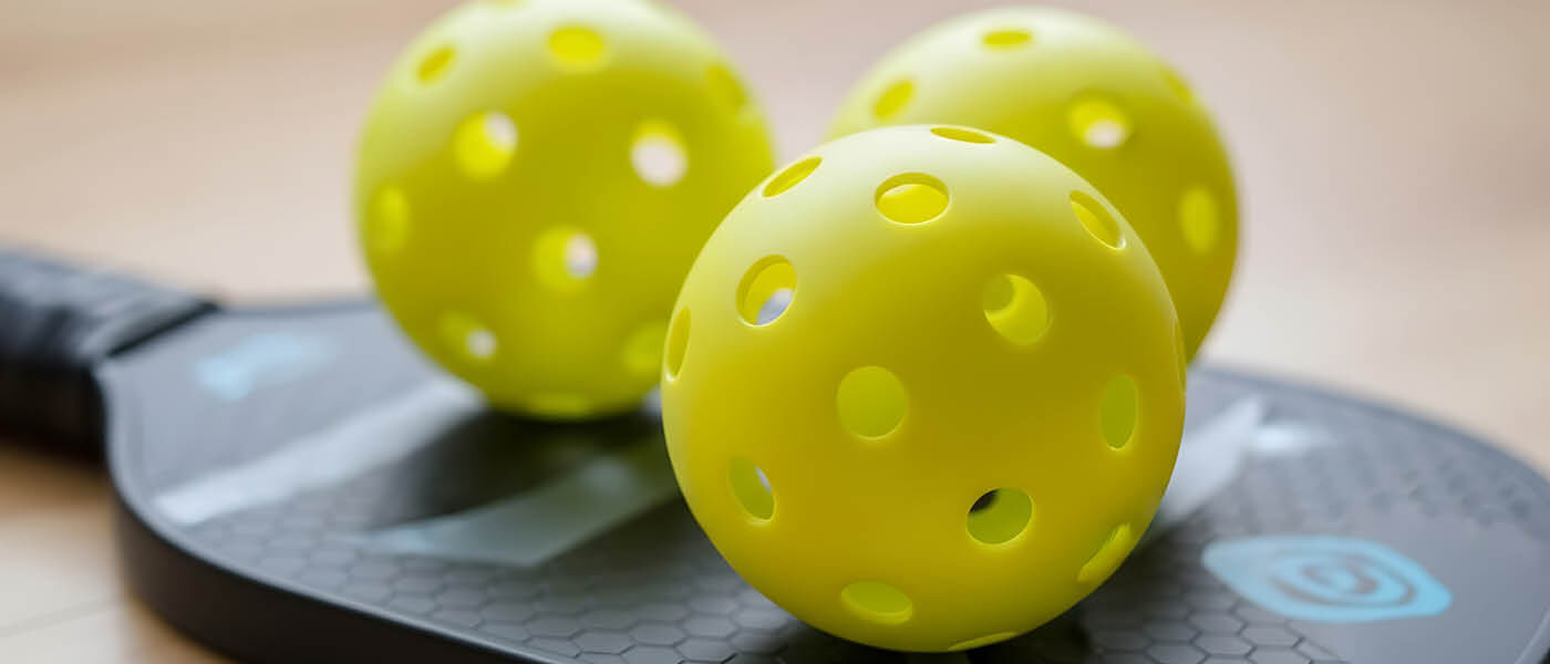 pickleball bats & balls