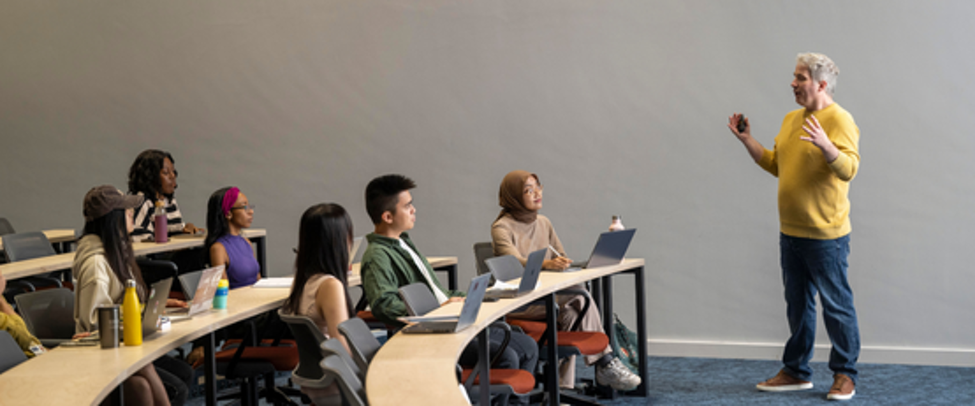 students in saltire lecture theatre