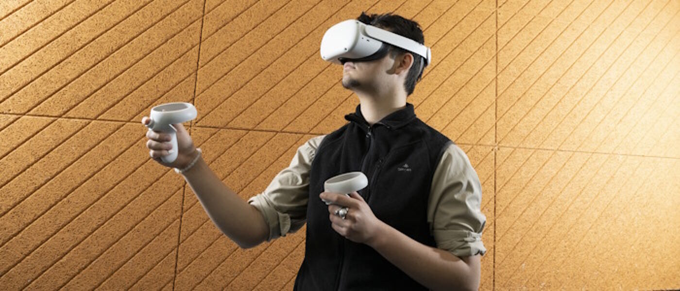 A student using a VR headset in a psychology neuroscience class