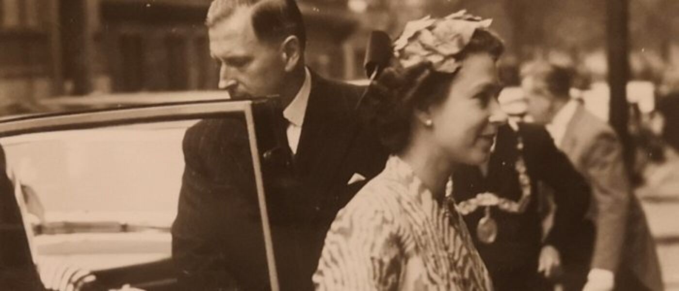 Queen Elizabeth II stepping out of a car in Glasgow