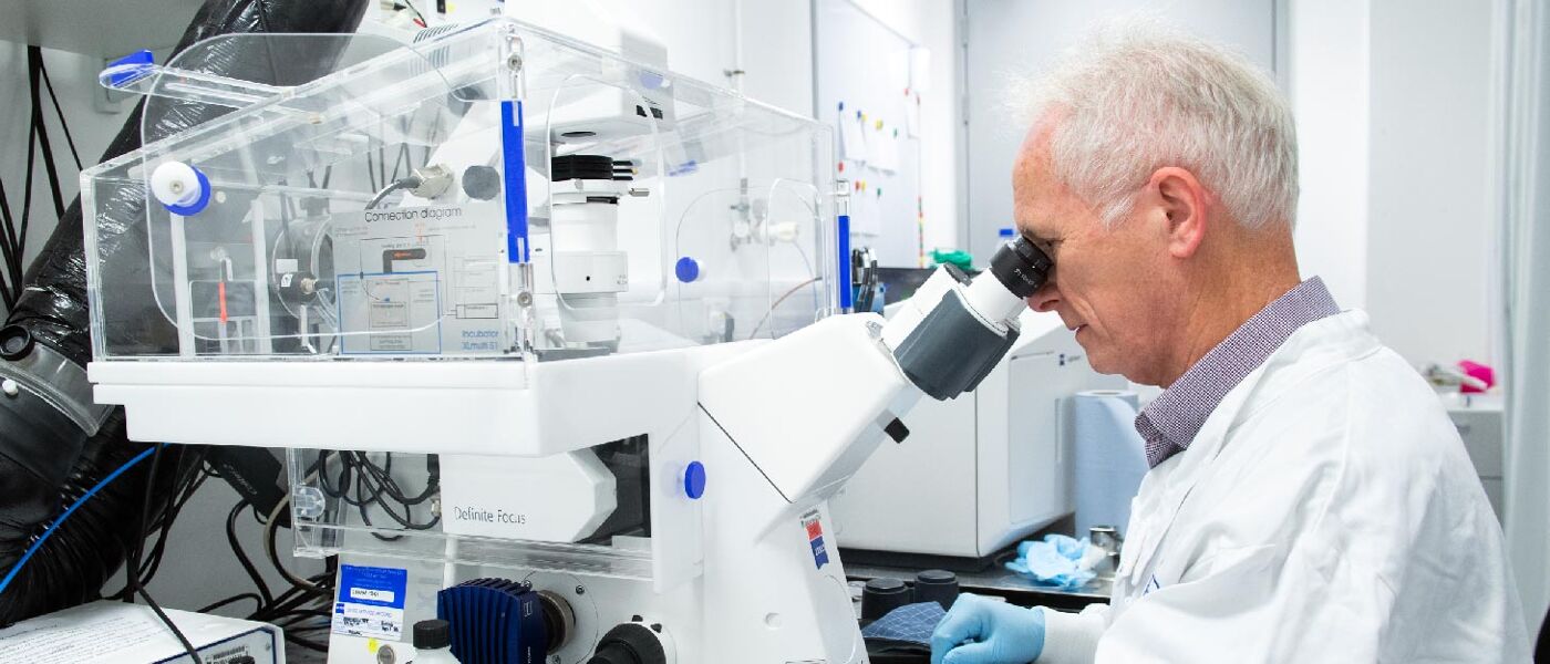 Man using lab equipment 
