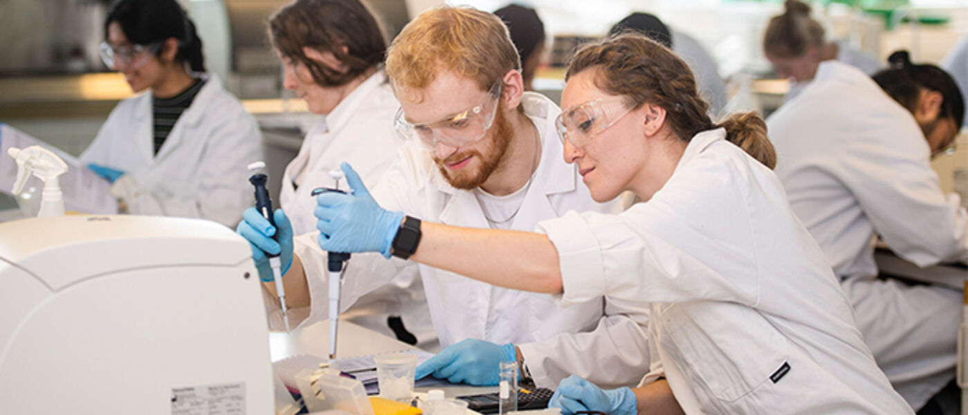 Students in a Biology lab in the Boyd Orr Building