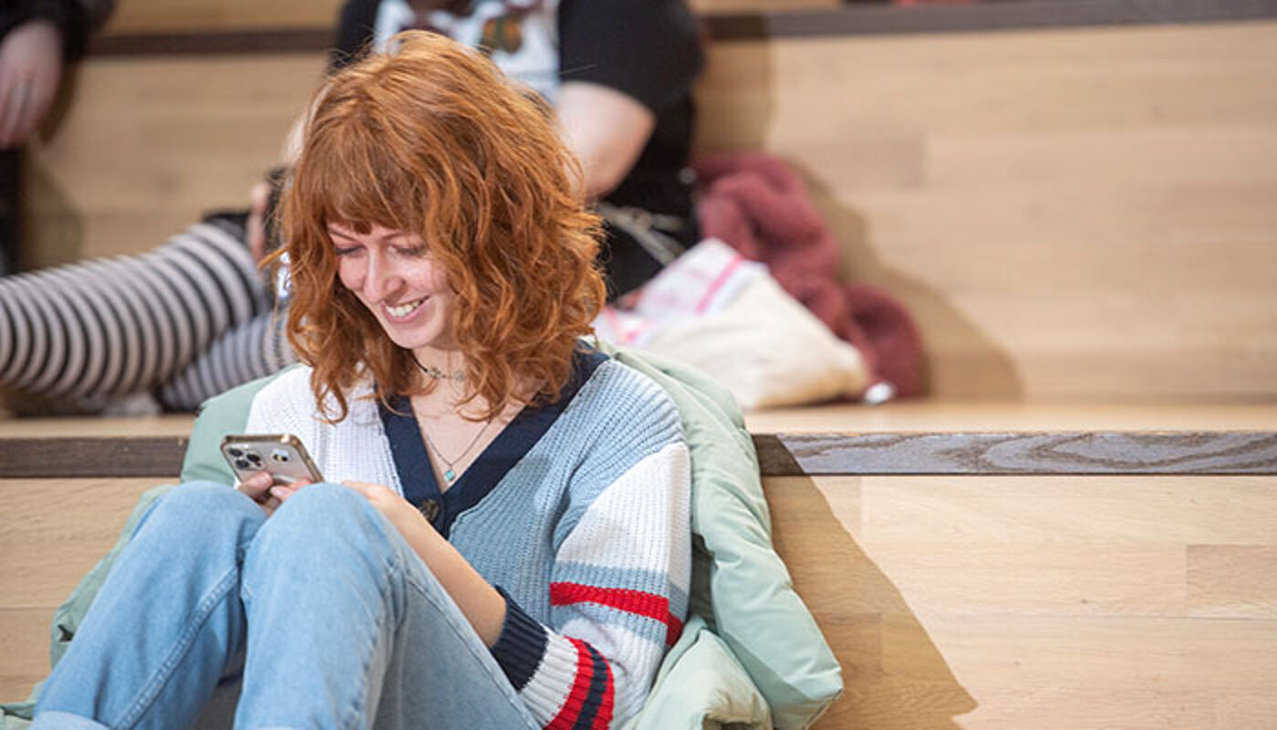 Student studying in JMSLH