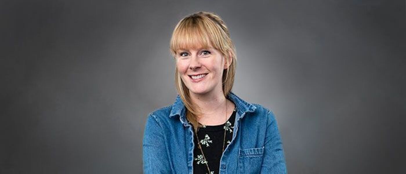 Darina grey background